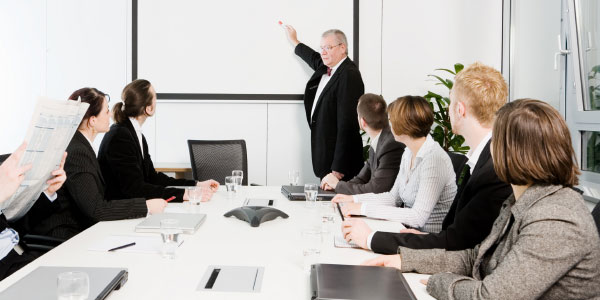 Image of business people in a meeting depicting the need to organize project teams.
