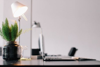 Image of a neatly organized office desk illustrating the benefit of having a project management office setup.